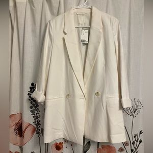 H&M oversized white blazer. With tags. Never been worn. (XS)